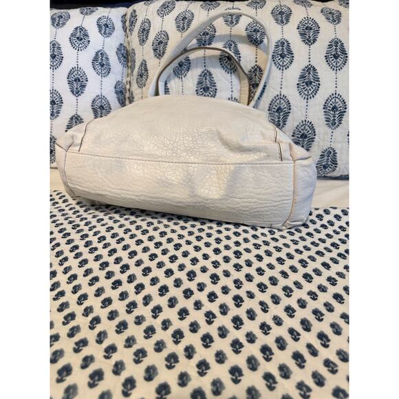 Relic White Hangbag - Picture 4 of 5